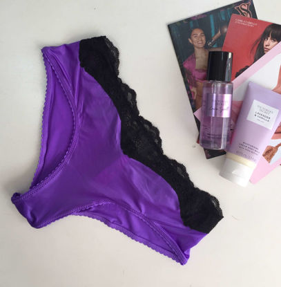 Imagen de Victoria's Secret  Panty Cheeky Morado Encaje Negro S